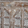 Komoda s ručně vyřezávanými dvířky, 115x46x97cm