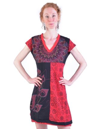 Krátké černo-červené šaty s krátkým rukávem, mix tisků a výšivka