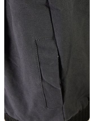 Pánská černo-šedá bunda s kapucí zapínaná na zip, aplikace, kapsy, náplet