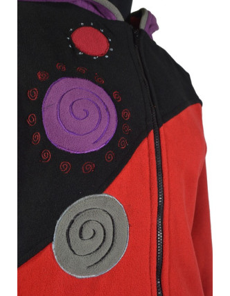 Černo vínový kabátek s kapucí s aplikacemi spirál a výšivkou