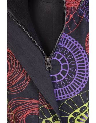Černý dámský kabát s kapucí zapínaný na zip, barevný mandala potisk, kapsy