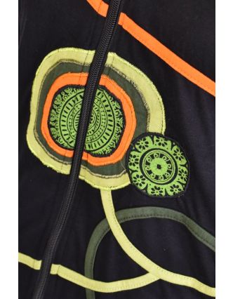 Černo-zelená mikina s kapucí zapínaná na zip, mandala aplikace a výšivka