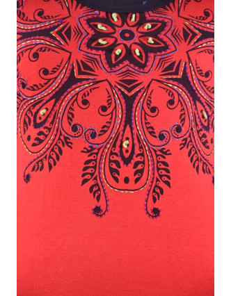 Červeno-černé tričko s krátkým rukávem a mandalou, barevná výšivka