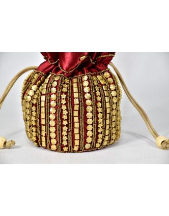 Malá vínová kabelka bohatě zdobená zlatými korálky, 19x19cm