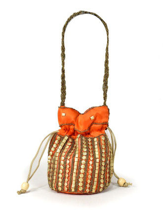 Malá oranžová kabelka bohatě zdobená zlatými korálky, 19x19cm