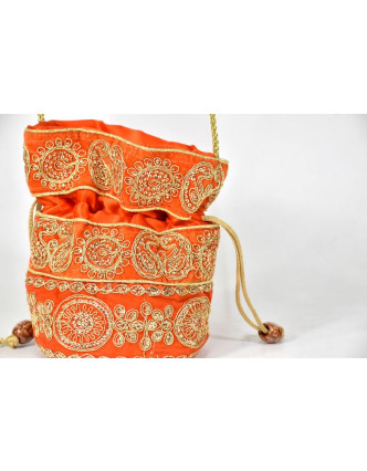 Malá oranžová kabelka bohatě zdobená zlatou výšivkou a flitry, 19x19cm