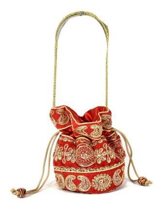 Malá červená kabelka bohatě zdobená zlatou výšivkou a flitry, 19x19cm