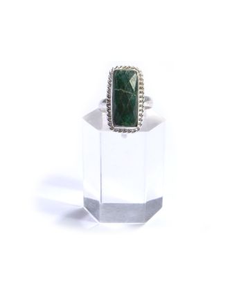 Prsten s polodrahokamem, rekonstruovaný smaragd, postříbřený (10µm)