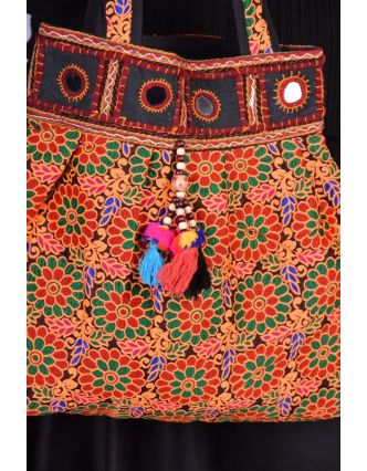 Unikátní taška z Gudžarátu, ručně vyšívaná a zdobená, 45x40cm