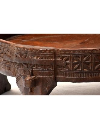 Ručně vyřezávaný kulatý stolek z antik teakového dřeva, prům. 70cm výška 30cm