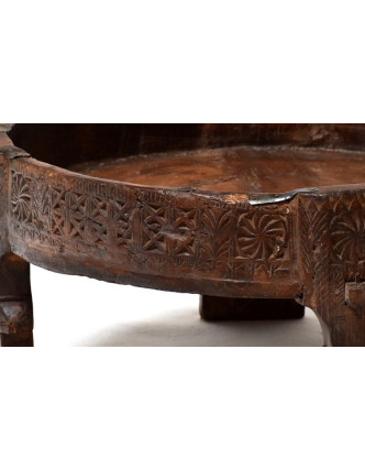 Ručně vyřezávaný kulatý stolek z antik teakového dřeva, prům. 63cm výška 25cm