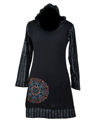 Krátké černé šaty s kapucí a dlouhým rukávem, Mantra design, výšivka