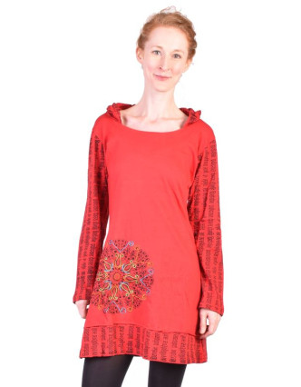 Krátké červené šaty s kapucí a dlouhým rukávem, Mantra design, výšivka