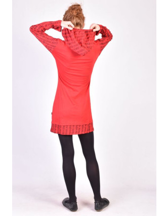 Krátké červené šaty s kapucí a dlouhým rukávem, Mantra design, výšivka