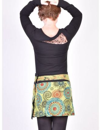 Krátká zelená sukně zapínaná na patentky, barevný mandala potisk, kapsa