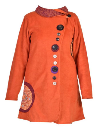 Oranžový fleecový kabát s límcem zapínaný na knoflíky, barevné aplikace, potisk