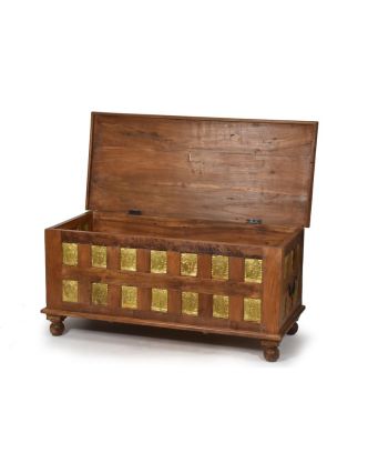 Dřevěná truhla z teakového dřeva, mosazné kování, hlavy Buddhy 112x50x52cm