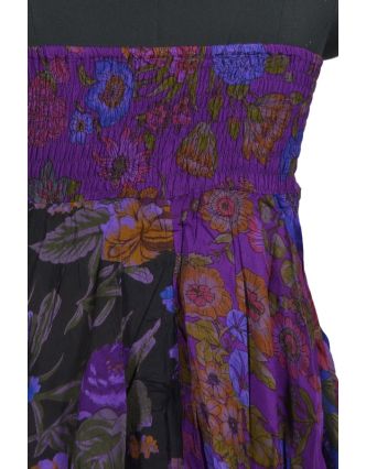Krátké fialové šaty s cípy bez ramínek, květinový potisk, stuha