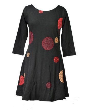 Krátké balonové černé šaty s tříčtvrtečním rukávem, červené Chakra aplikace