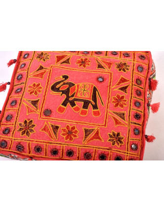 Červený meditační polštář, "Šťastný slon", ručně vyšívaný, čtvercový, 42x42x12