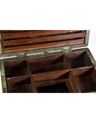 Stará dřevěná truhlička z teakového dřeva, 36x22x17cm