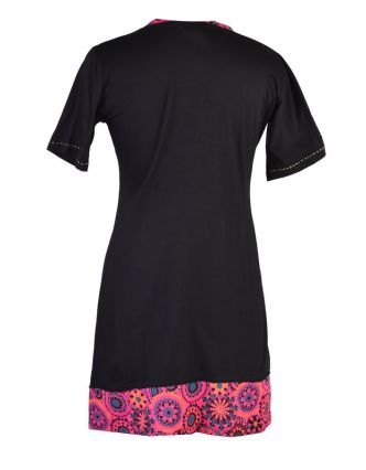 Černo-růžové šaty s krátkým rukávem a potiskem mandal, výšivka