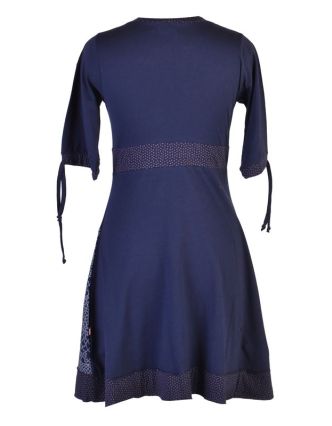 Krátké modré šaty s tříčtvrtečním rukávem, zelený potisk a výšivka Lace design