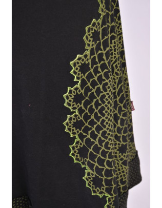 Krátké černé šaty s tříčtvrtečním rukávem, zelený potisk a výšivka Lace design