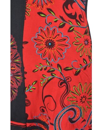 Černo-červené šaty bez rukávu s květinovým potiskem a výšivkou