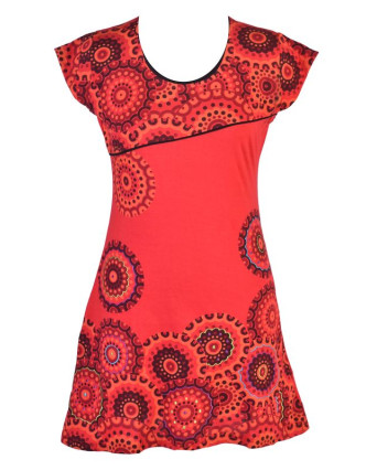 Červené šaty s krátkým rukávem a potiskem mandal