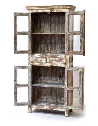 Prosklená skříň z antik teakového dřeva, bílá patina, 77x40x179cm