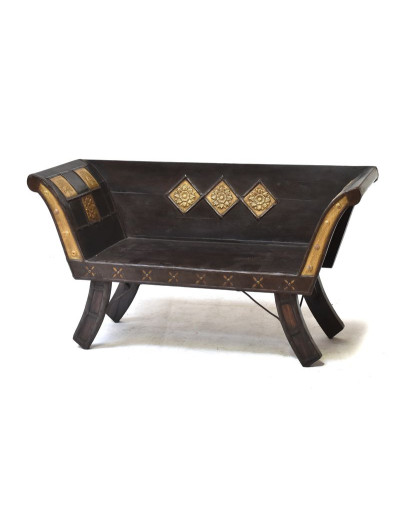 Stará lavice z masivního teaku, zdobená mosazným kováním, 122x50x66cm