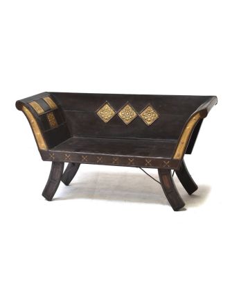 Stará lavice z masivního teaku, zdobená mosazným kováním, 122x50x66cm