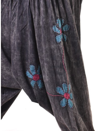 Černé turecké kalhoty s modro-červenými květinami, výšivka, bobbin