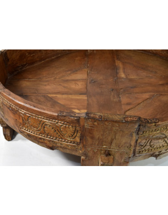 Ručně vyřezávaný kulatý stolek z antik teakového dřeva, prům. 65cm výška 27cm