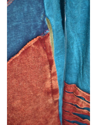 Prodloužená modrá mikina s kapucí a barevnou výšivkou, prostřihy, zip, kapsy