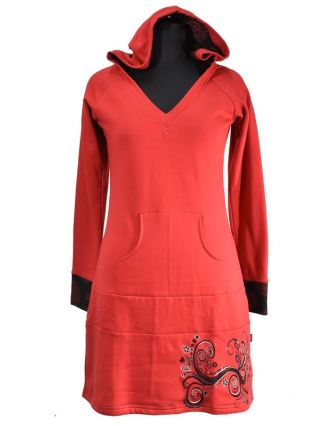 Červeno černé mikinové šaty s kapucí, kapsou a potiskem, ornamentální výšivka