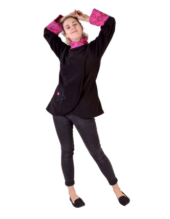 Černo-růžový fleecový kabát s potiskem zapínaný na knoflík, výšivka, kapsy