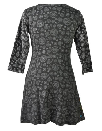 Černé šaty s tříčtvrtečním rukávem a celopotiskem mandal, sklady na boku, výšivk