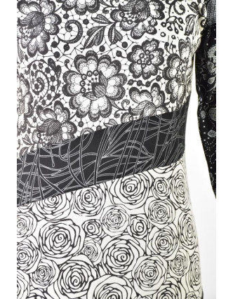 Černo-bílé šaty s květinovým potiskem a tříčtvrtečním rukávem