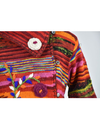 Prodloužený vlněný svetr s kapucí a kapsami zapínaný na knoflíky, květiny