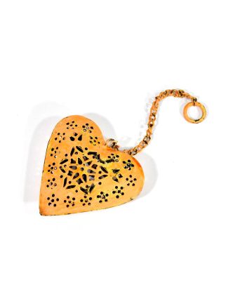 Závěsná dekorace - ručně vyřezané oranžové srdce, kov, 11x3x12cm
