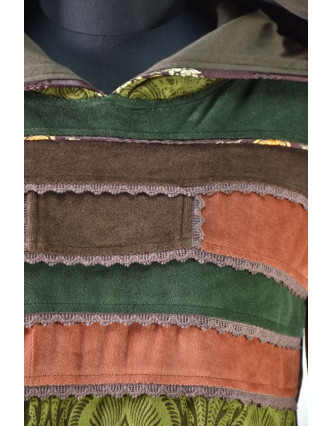 Zelené sametové mikinové šaty s kapucí a barevnými aplikacemi,