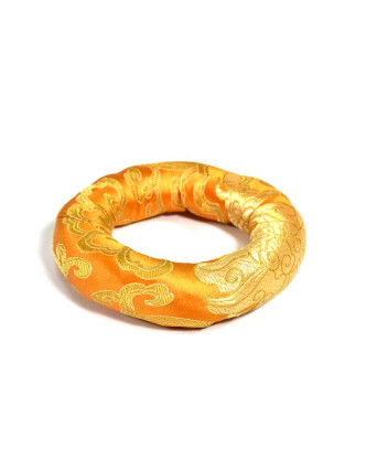 Podložka pod tibetskou mísu ze zlato-oranžového brokátu, prům 11 cm