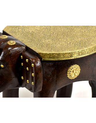 Stolička ve tvaru slona zdobená mosazným kováním, 35x26x25cm
