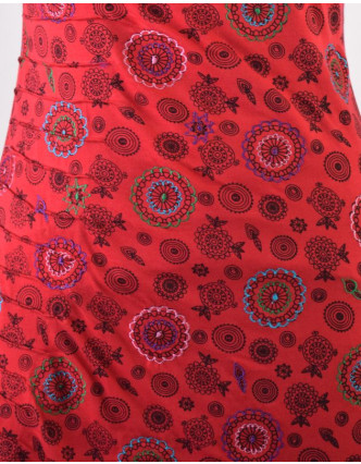 Červené šaty s krátkým rukávem a celopotiskem mandal, sklady na boku, výšivka