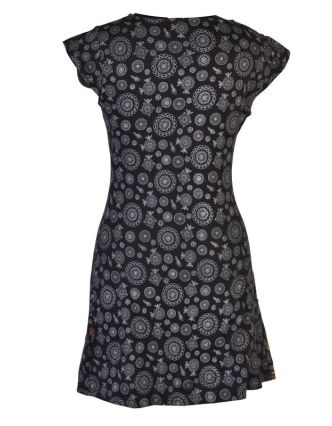 Černé šaty s krátkým rukávem a celopotiskem mandal, sklady na boku, výšivka