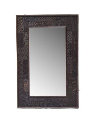 Zrcadlo v rámu z teakového dřeva zdobené starými raznicemi, 61x4x92cm