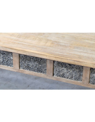 Konferenční stolek z teakového dřeva zdobený starými raznicemi, 120x60x45cm