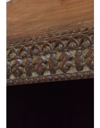 Knihovna z teakového dřeva zdobená starými řezbami, 65x42x183cm
